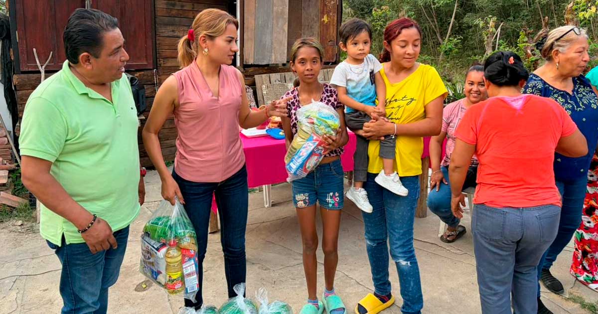 PRESIDENTE DEL PRI NO DEJA SOLA A REGIDORA PRESIDENTE DEL PRI NO DEJA SOLA A REGIDORA