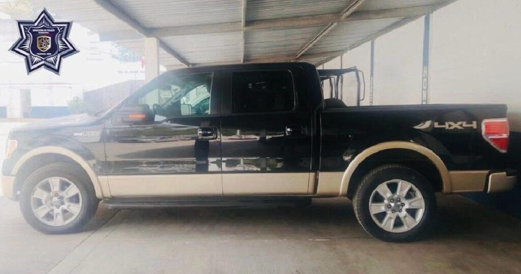 Aseguran y entregan camioneta Aseguran y entregan camioneta