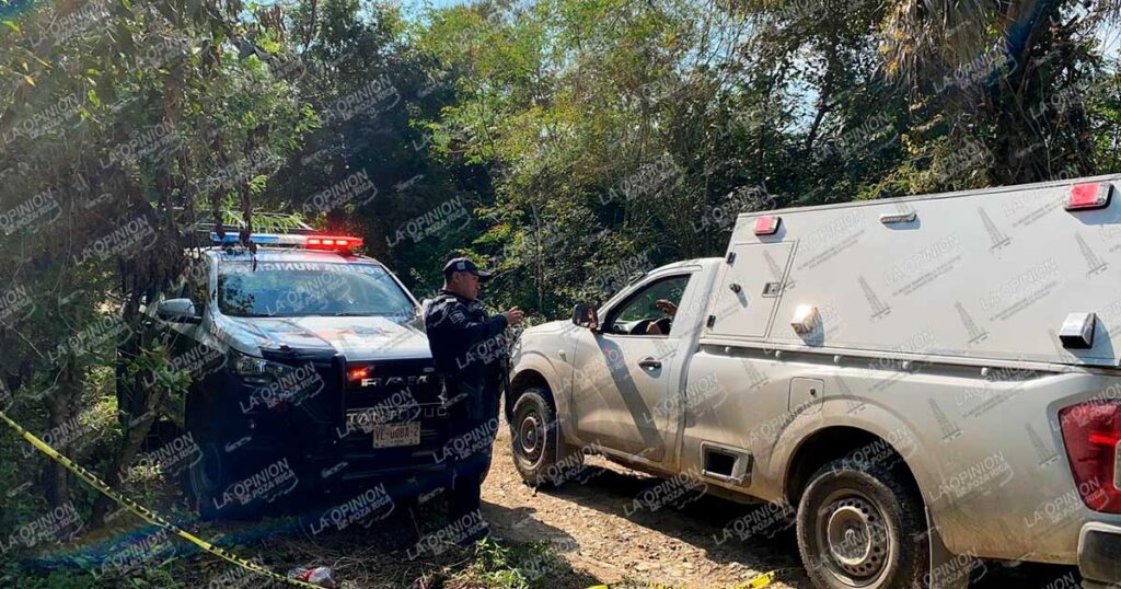 Localizan taxi de Tempoal calcinado en camino vecinal de Tantoyuca Calcinan taxi con todo y chofer