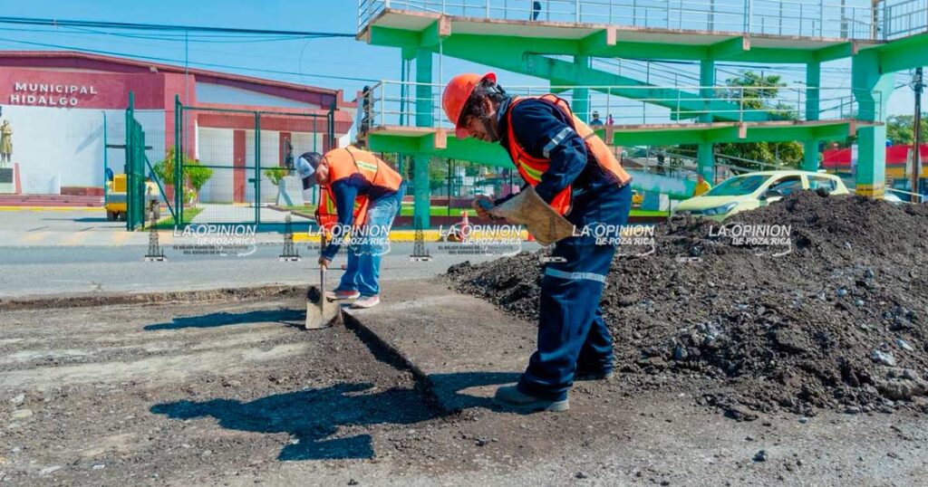 Refuerzan el programa de bacheo en colonias de la ciudad Refuerzan el programa de bacheo en colonias de la ciudad