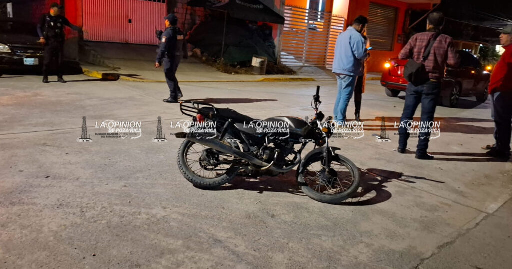 Menor lesionado; choca en moto contra un auto Menor lesionado; choca en moto contra un auto