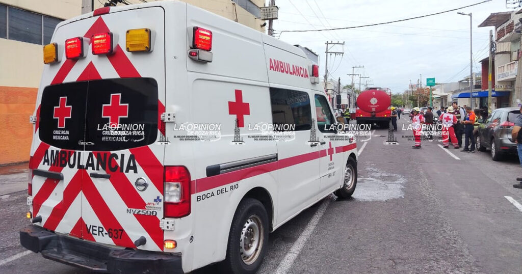 Heroico Cuerpo de Bomberos de Veracruz controla incendio en Chedraui Centro Heroico Cuerpo de Bomberos de Veracruz controla incendio en Chedraui Centro