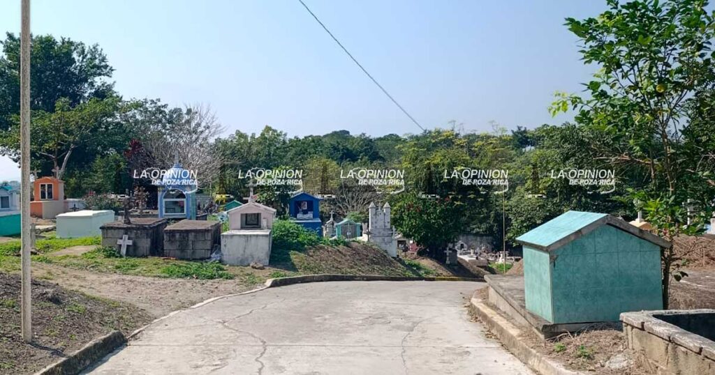 Saquean tumbas en Panteón San Lucas roban flores y macetas en pleno 14 de febrero Saquean tumbas en Panteón San Lucas roban flores y macetas en pleno 14 de febrero
