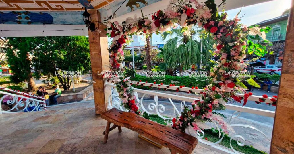 Parque de Gutiérrez Zamora se viste de amor ante el próximo 14 de febrero Parque de Gutiérrez Zamora se viste de amor ante el próximo 14 de febrero