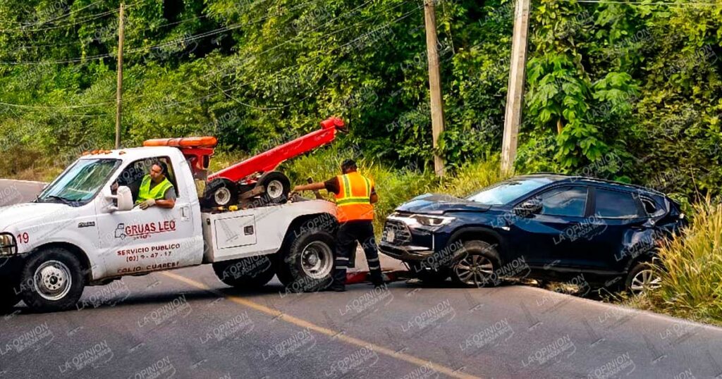 Se va al barranco en la Chote–Coatzintla Se va al barranco en la Chote–Coatzintla