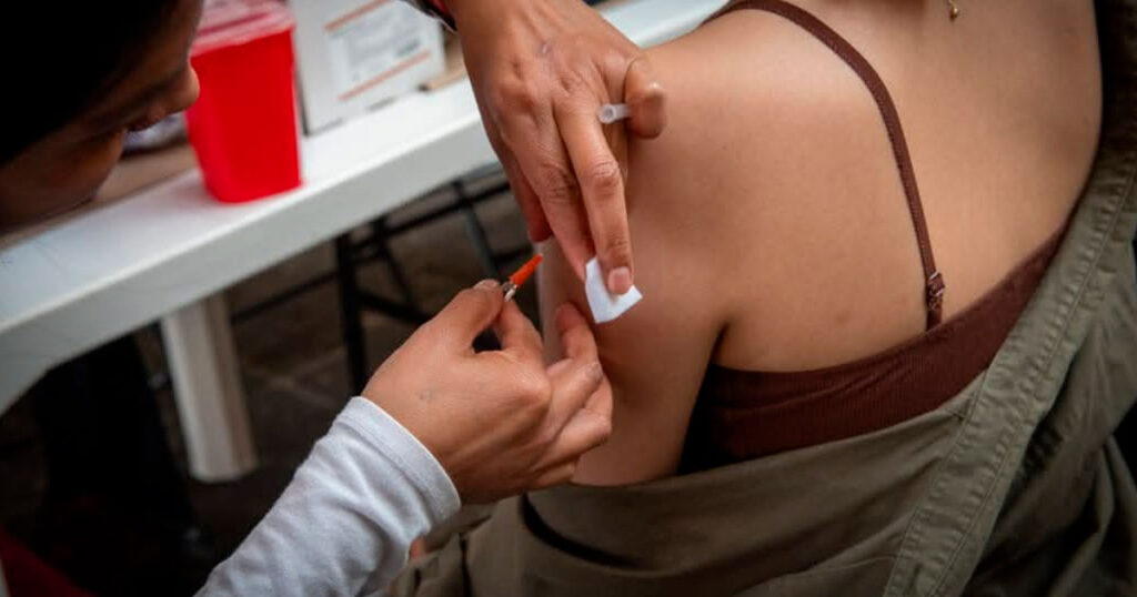 Realizan jornada de vacunación en Palacio Municipal de Xalapa Realizan jornada de vacunación en Palacio Municipal de Xalapa