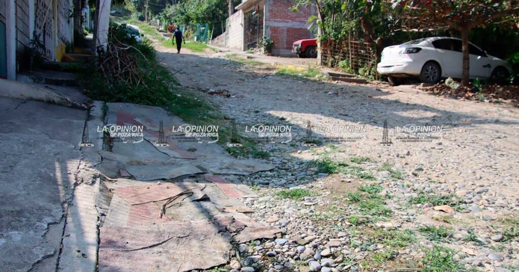 Vecinos de la Revolución solicitan rehabilitación de calles y servicios básicos Vecinos de la Revolución solicitan rehabilitación de calles y servicios básicos