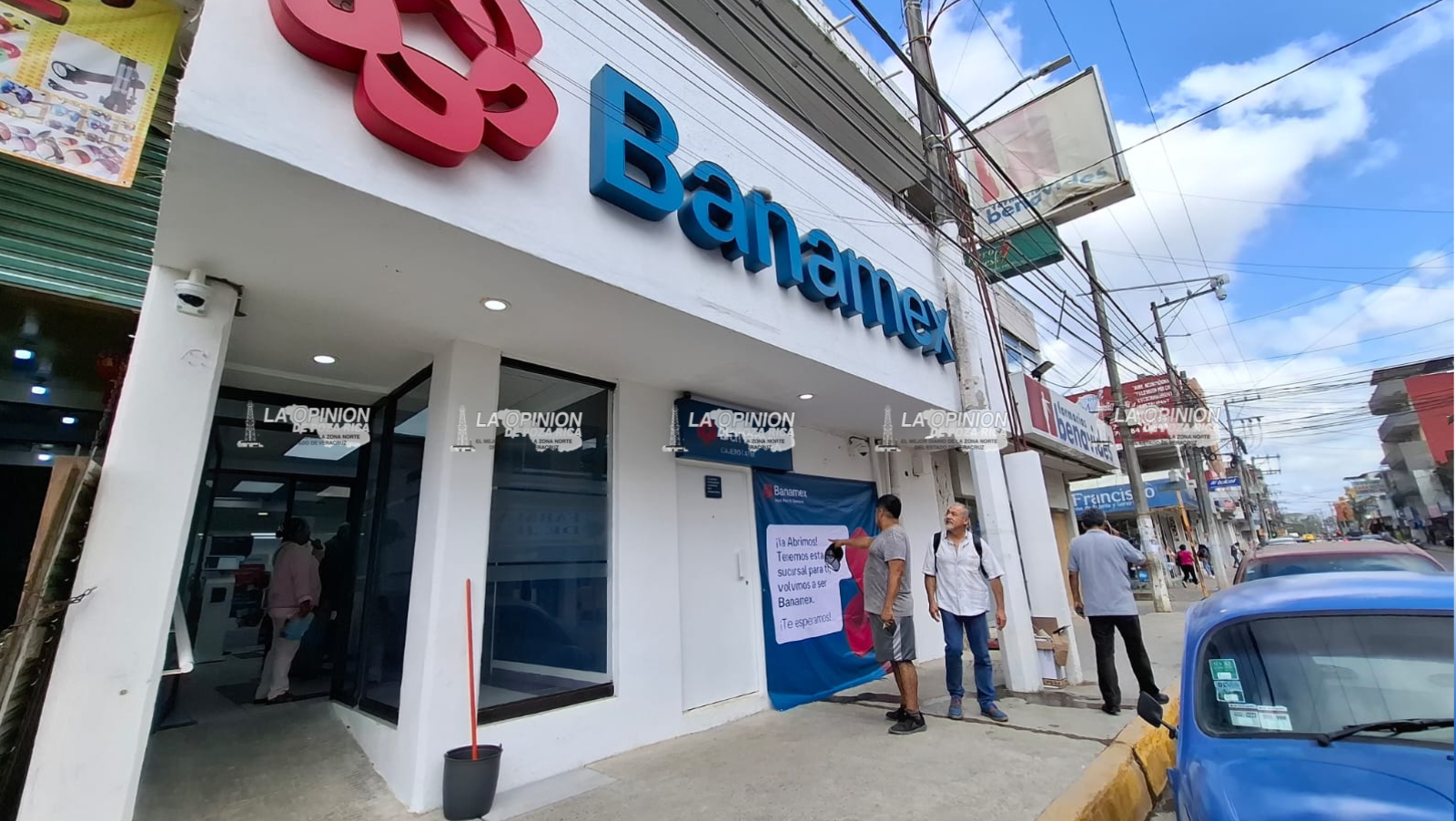 A casi 5 meses del desastre reabre la sucursal Banamex A casi 5 meses del desastre reabre la sucursal Banamex