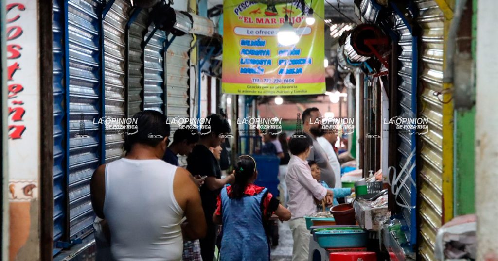 Bajas ventas de mariscos en el mercado Santa Fe; locatarios descartan contaminación
