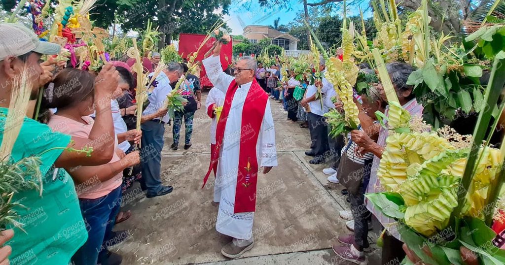 Con procesión celebran el Domingo de Ramos