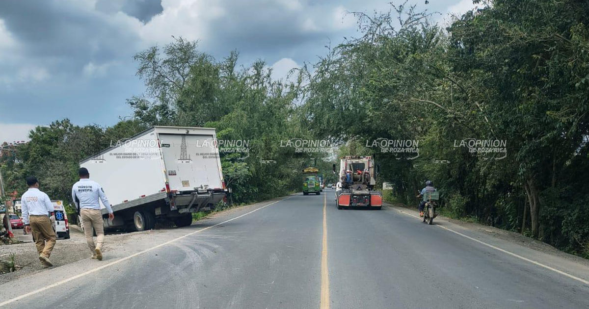 Motociclista lesionado en choque contra camión