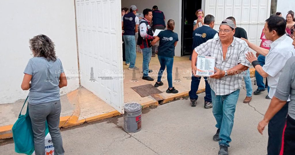 Rotary entrega más de 2,700 apoyos alimentarios a familias afectadas por inundación en Poza Rica y la región