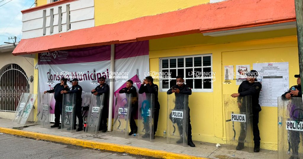 Militantes del PT sitian instalaciones del OPLE