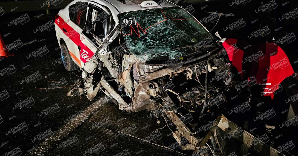 Taxi se estrella contra barrera metálica Taxi se estrella contra barrera metálica