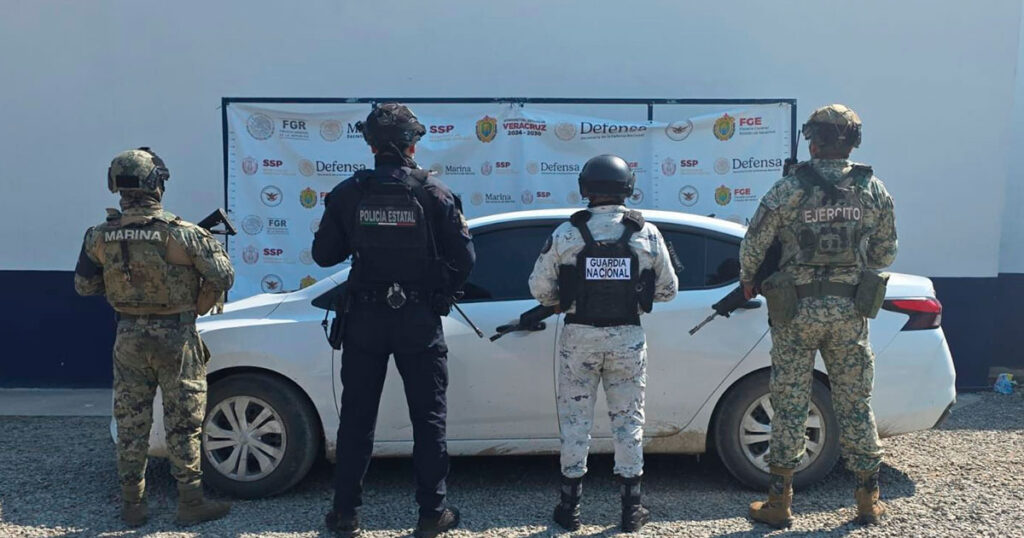 Localiza SSP a dos ciudadanos, asegura casi 300 dosis de estupefacientes y detiene a 37 personas Localiza SSP a dos ciudadanos, asegura casi 300 dosis de estupefacientes y detiene a 37 personas