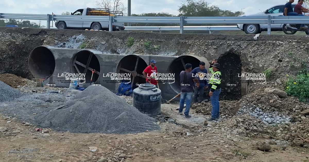 Refuerzan alcantarillas tras daños en acceso provisional Refuerzan alcantarillas tras daños en acceso provisional