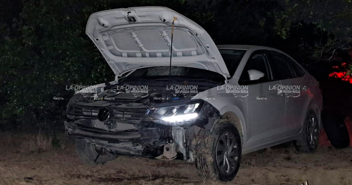 "Vuela" un auto y cae en medio de naranjal "Vuela" un auto y cae en medio de naranjal