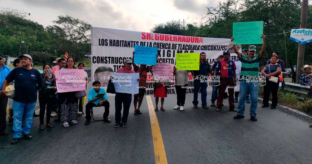 Bloquean la carretera Alazán-Canoas Bloquean la carretera Alazán -Canoas