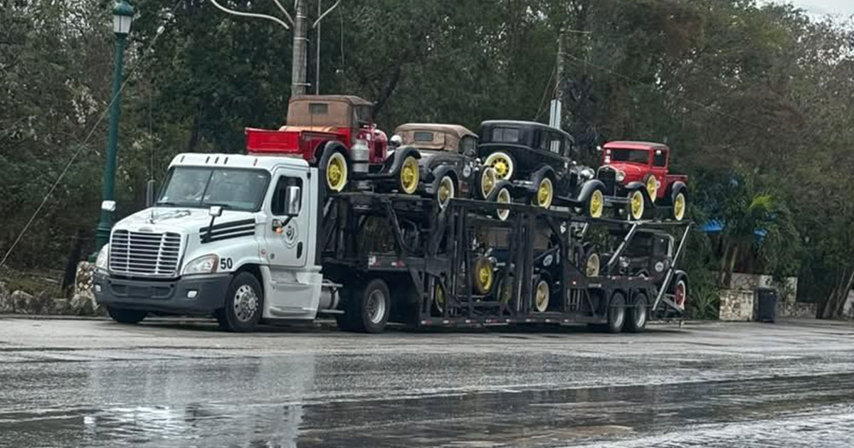 Desaparece caravana de autos clásicos Desaparece caravana de autos clásicos