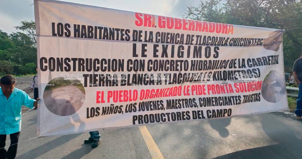 Bloquean la carretera Alazán-Canoas