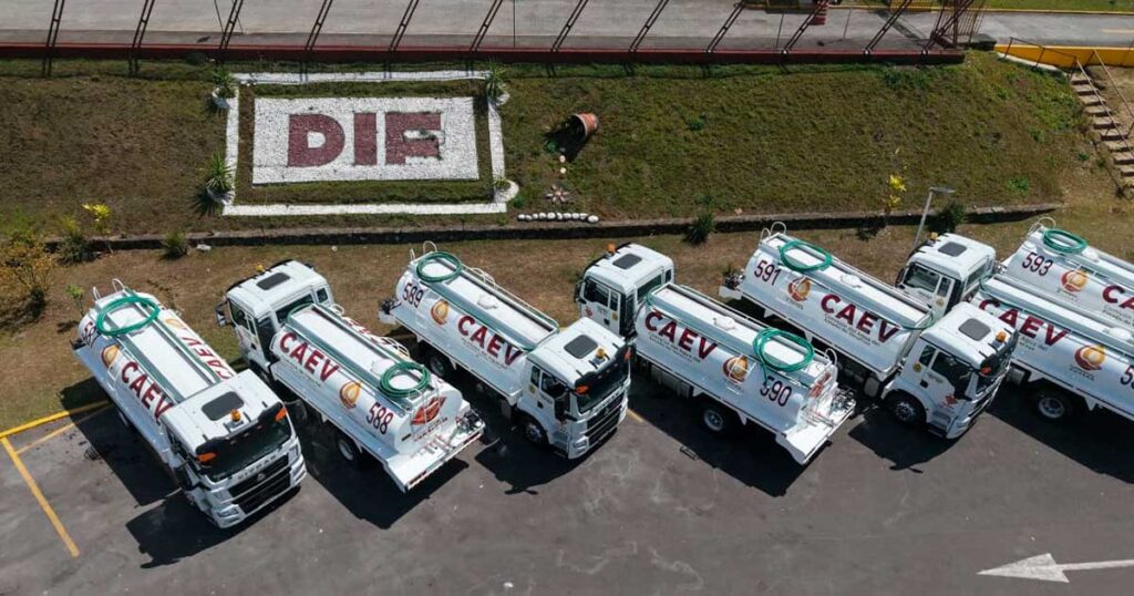 Amplía Rocio Nahle capacidad de respuesta para contingencias con 30 pipas para la CAEV Amplía Rocio Nahle capacidad de respuesta para contingencias con 30 pipas para la CAEV