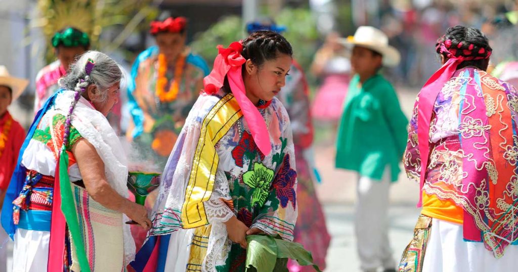 La hoja de maíz se transforma en arte y tradición en Cumbre Tajín La hoja de maíz se transforma en arte y tradición en Cumbre Tajín