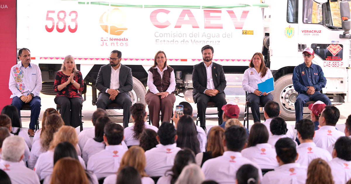 Amplía Rocio Nahle capacidad de respuesta para contingencias con 30 pipas para la CAEV Amplía Rocio Nahle capacidad de respuesta para contingencias con 30 pipas para la CAEV “Karam”, “Hitzil” y “Kobu”, fueron los binomios caninos que con orgullo sirvieron a la Armada de México; la ceremonia fue presidida por el Almirante, Ramiro Lobato Camacho, Comandante de la Primera Región Naval. Los caninos que sirvieron a México habían sido seleccionados y entrenados del Grupo de Operaciones de Control de Binomios Caninos de esta Institución, con sede en la Ciudad de México. Los canes de raza Pastor Belga Malinois, desempeñaron funciones zootécnicas, tales como detección de narcóticos, explosivos, divisas y armas de fuego.