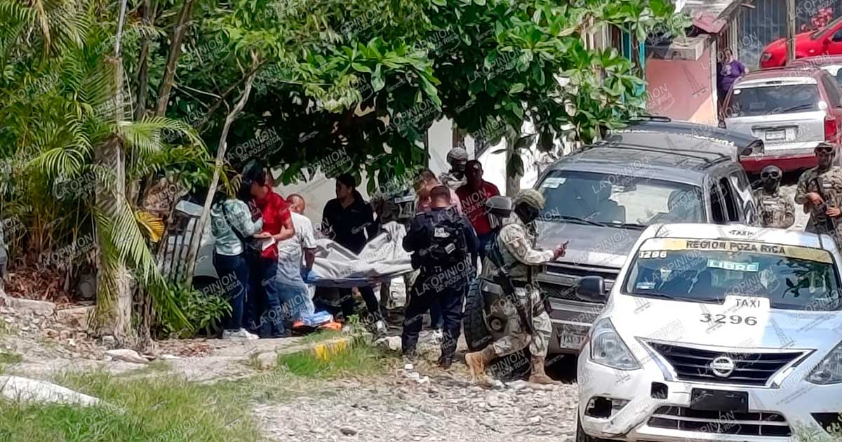 EJECUTAN A JOVEN AL INTERIOR DE UN VEHÍCULO EN POZA RICA EJECUTAN A JOVEN AL INTERIOR DE UN VEHÍCULO EN POZA RICA