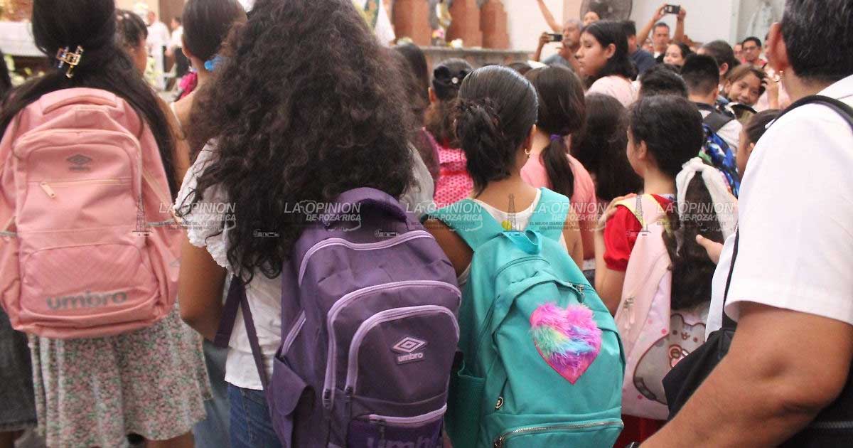 Miles de estudiantes listos para las vacaciones de Semana Santa Miles de estudiantes listos para las vacaciones de Semana Santa