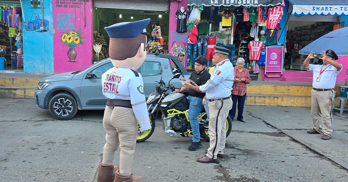 Delegación de Tránsito promueve cultura vial entre motociclistas en Gutiérrez Zamora Delegación de Tránsito promueve cultura vial entre motociclistas en Gutiérrez Zamora