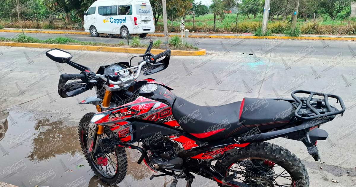 Motociclista lesionado en choque con camioneta Motociclista lesionado en choque con camioneta