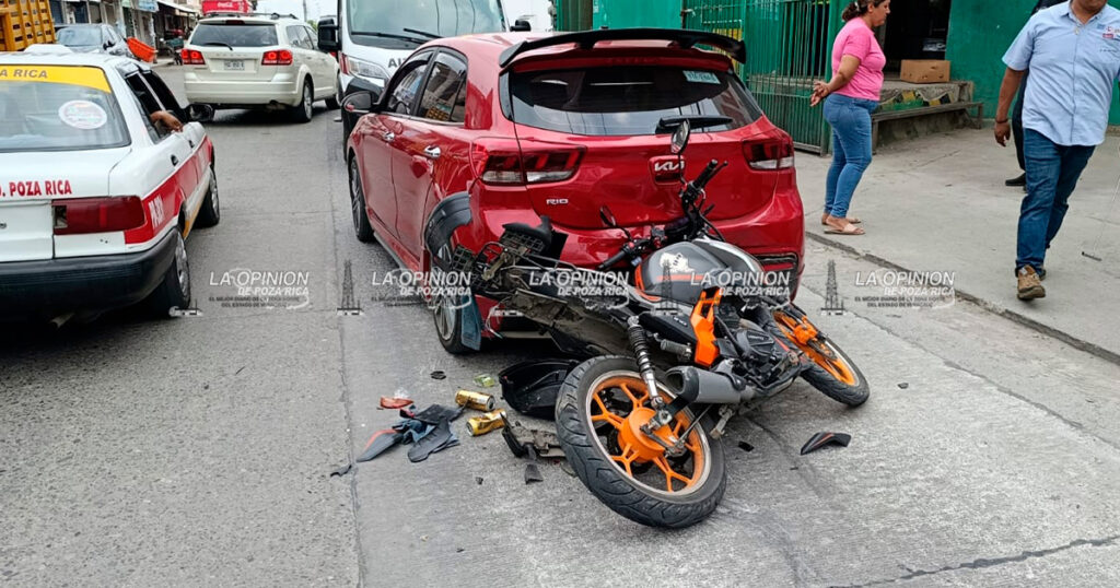 Motociclista resulta lesionado tras ser embestido por camioneta repartidora Motociclista resulta lesionado tras ser embestido por camioneta repartidora