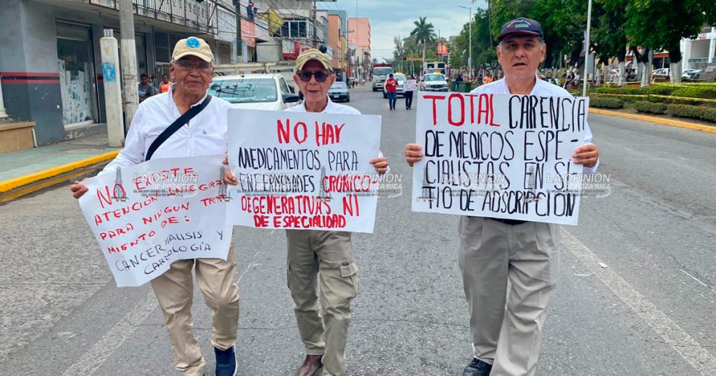 Manifestación de jubilados de Pemex en el desfile del 18 de Marzo Manifestación de jubilados de Pemex en el desfile del 18 de Marzo