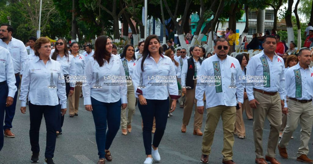 Participan casi 6 mil personas en el desfile matutino del 18 de marzo Participan casi 6 mil personas en el desfile matutino del 18 de marzo