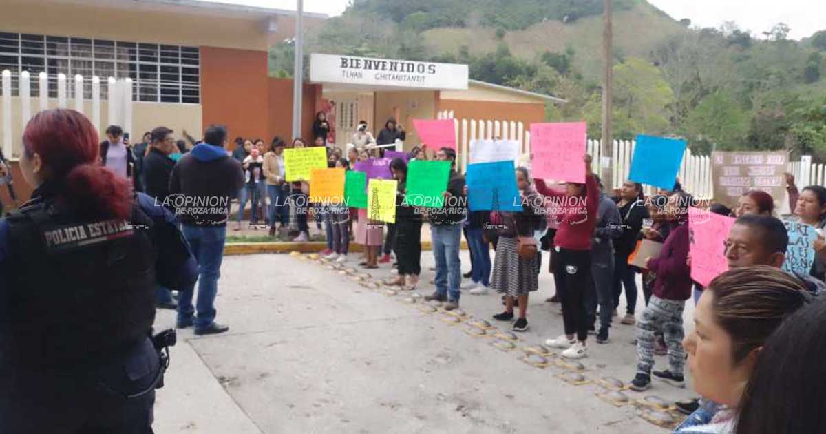 Padres de familia exigen justicia por menores violentados Padres de familia exigen justicia por menores violentados