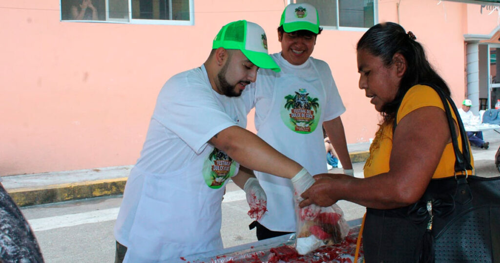 Con repartición masiva, Tecolutla cierra con éxito el Festival del Dulce de Coco más grande del mundo Con repartición masiva, Tecolutla cierra con éxito el Festival del Dulce de Coco más grande del mundo