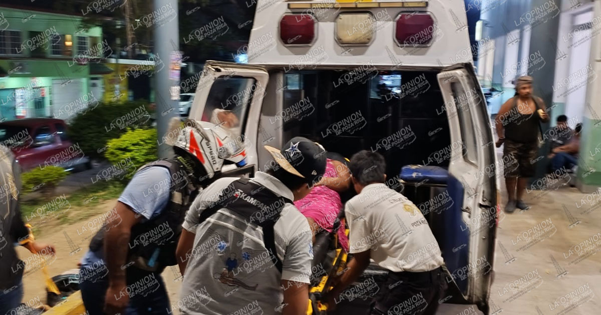 Joven mujer resulta herida en derrape de motocicleta Joven mujer resulta herida en derrape de motocicleta