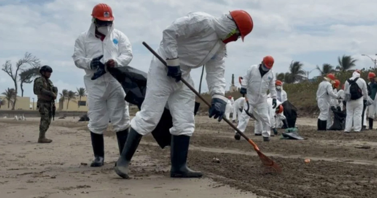 Limpian 34 playas contaminadas por hidrocarburos en Veracruz Limpian 34 playas contaminadas por hidrocarburos en Veracruz