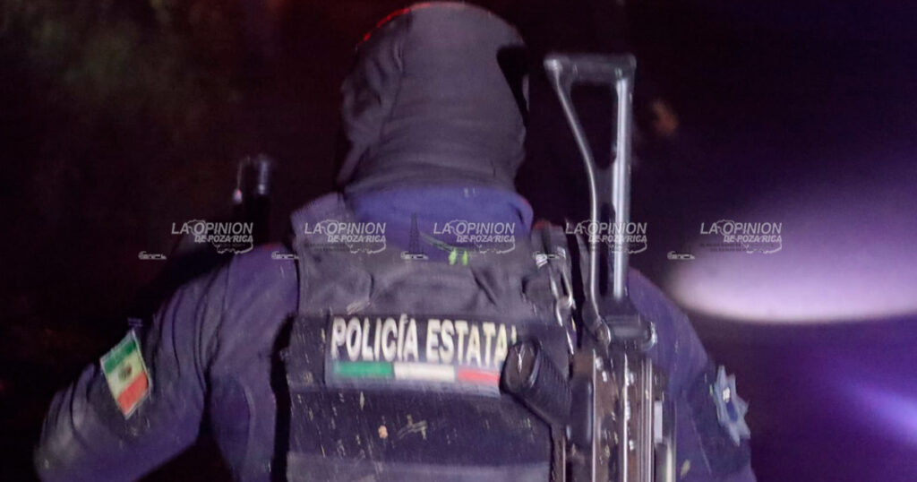 Tres policías estatales y dos marinos lesionados al volcar patrulla estatal Tres policías estatales y dos marinos lesionados al volcar patrulla estatal