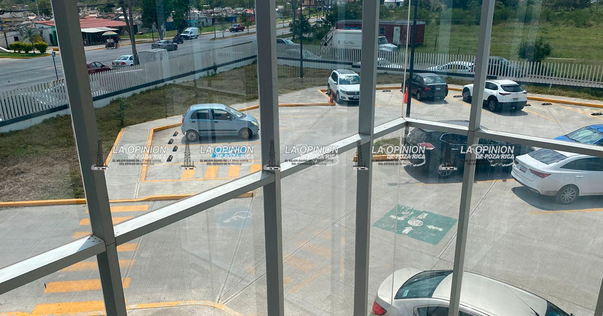 Abogados sin acceso al estacionamiento de Ciudad Judicial Poza Rica Abogados sin acceso al estacionamiento de Ciudad Judicial Poza Rica