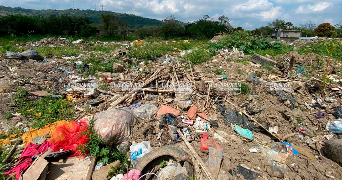 Regidora de Ecología ignora a afectados por escombros que contaminan Regidora de Ecología ignora a afectados por escombros que contaminan