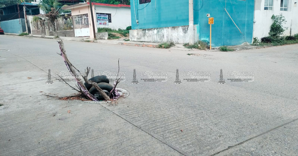 Drenajes sin tapadera en avenida Veracruz de la colonia Anáhuac Drenajes sin tapadera en avenida Veracruz de la colonia Anáhuac