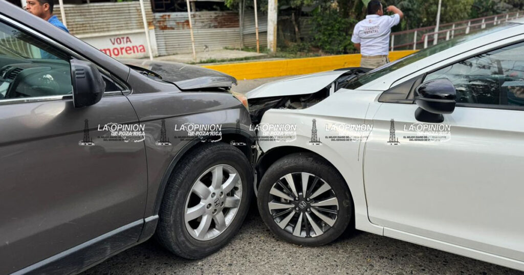 Salió sin precaución y chocó Salió sin precaución y chocó