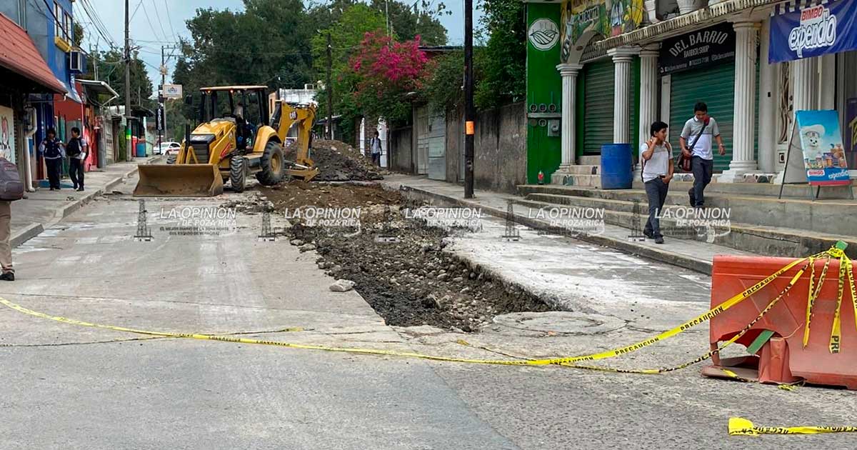 Cierran la vialidad en tramo de la avenida Papantla; precaución Cierran la vialidad en tramo de la avenida Papantla; precaución