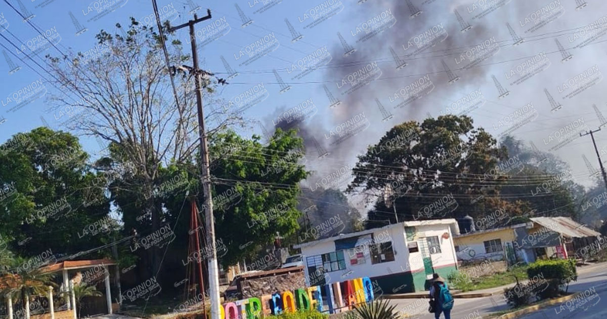 Incendio en una chatarrera en Potrero del Llano Uno Incendio en una chatarrera en Potrero del Llano Uno
