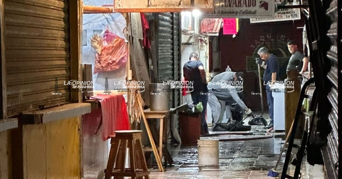 Gestiona la Lic. Guillermina Camacho desazolve de drenajes del mercado PR Gestiona la Lic. Guillermina Camacho desazolve de drenajes del mercado PR