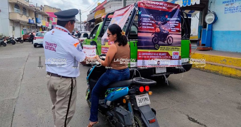 Motociclistas reciben llamado a priorizar el uso del casco en Gutiérrez Zamora Motociclistas reciben llamado a priorizar el uso del casco en Gutiérrez Zamora