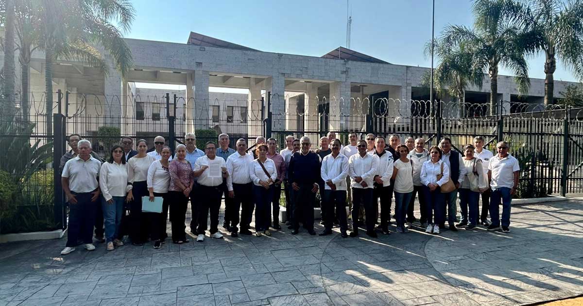 Jubilados de CFE exigen eliminación de Pensión Dorada y se respeten sus derechos adquiridos, están abiertos a participar en Foros de Debate Jubilados de CFE exigen eliminación de Pensión Dorada y se respeten sus derechos adquiridos, están abiertos a participar en Foros de Debate