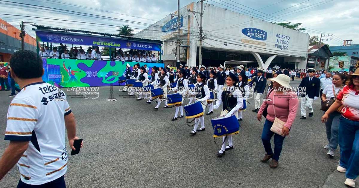 Participan casi 6 mil personas en el desfile matutino del 18 de marzo Participan casi 6 mil personas en el desfile matutino del 18 de marzo