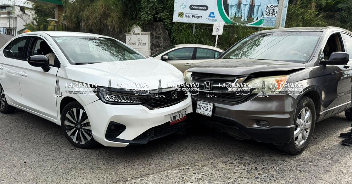 Salió sin precaución y chocó Salió sin precaución y chocó